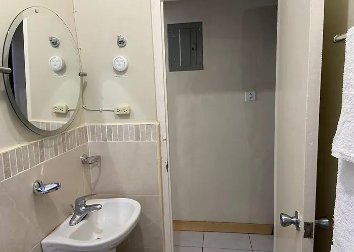 1 Bdr #5 At Ramparts Near Sangster Airport Apartment *