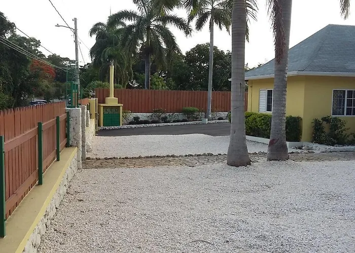 1 Bdr #5 At Ramparts Near Sangster Airport Apartment *