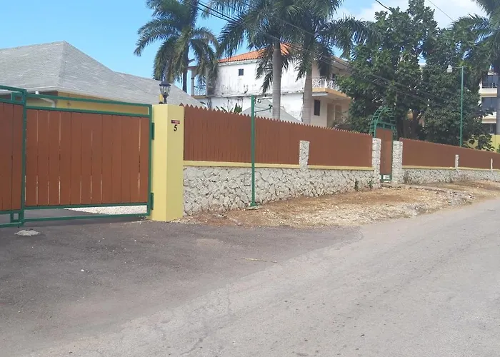 1 Bdr #5 At Ramparts Near Sangster Airport Montego Bay